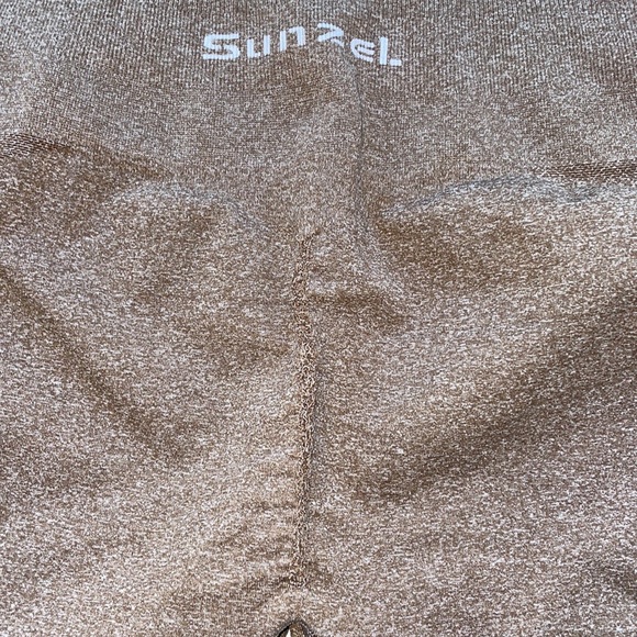 Sunzel fitness lifting yoga shorts taupe Med - Picture 3 of 6